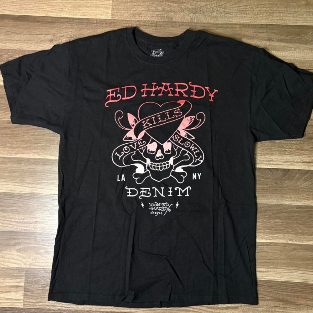 Ed Hardy black &‎ pink t-shirt